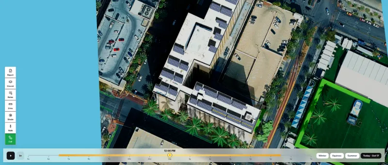 SolarDraft 3D solar design: top-down view of a commercial building in a dense city block with rooftop panels